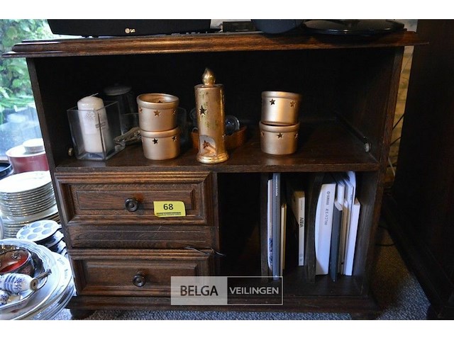 Kast met inhoud - afbeelding 1 van  4