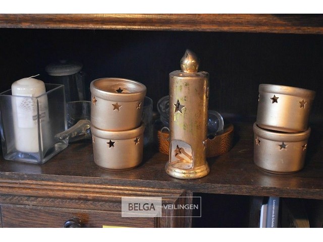 Kast met inhoud - afbeelding 2 van  4