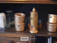 Kast met inhoud - afbeelding 2 van  4