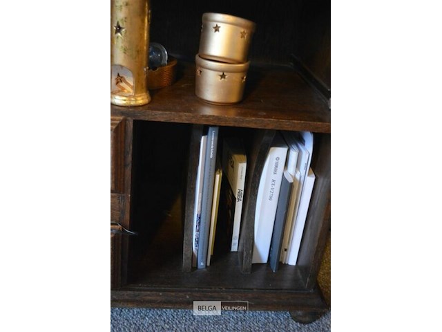 Kast met inhoud - afbeelding 4 van  4