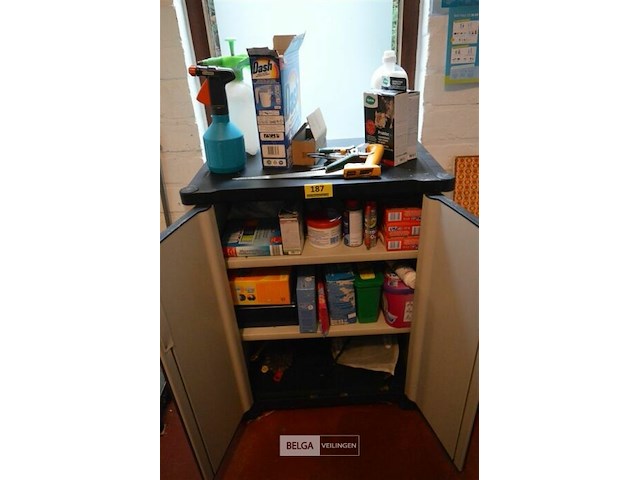 Kast met inhoud - afbeelding 1 van  4