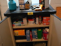 Kast met inhoud - afbeelding 1 van  4