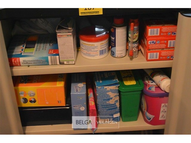 Kast met inhoud - afbeelding 3 van  4