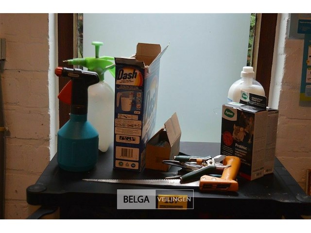 Kast met inhoud - afbeelding 4 van  4