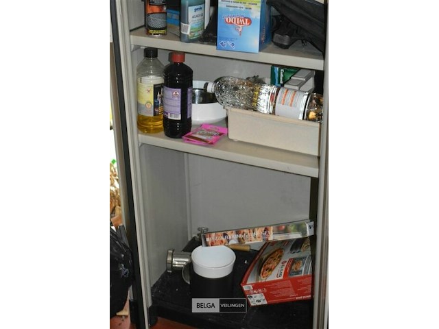 Kast met inhoud - afbeelding 3 van  4