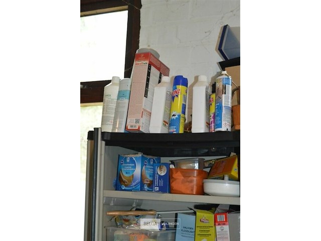 Kast met inhoud - afbeelding 4 van  4