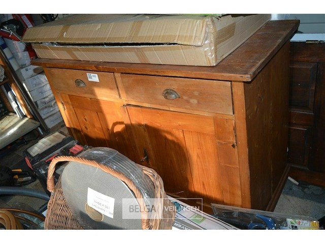 Kast met inhoud - afbeelding 1 van  3