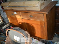 Kast met inhoud - afbeelding 1 van  3