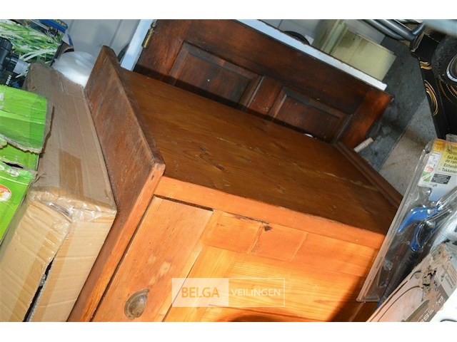 Kast met inhoud - afbeelding 3 van  3