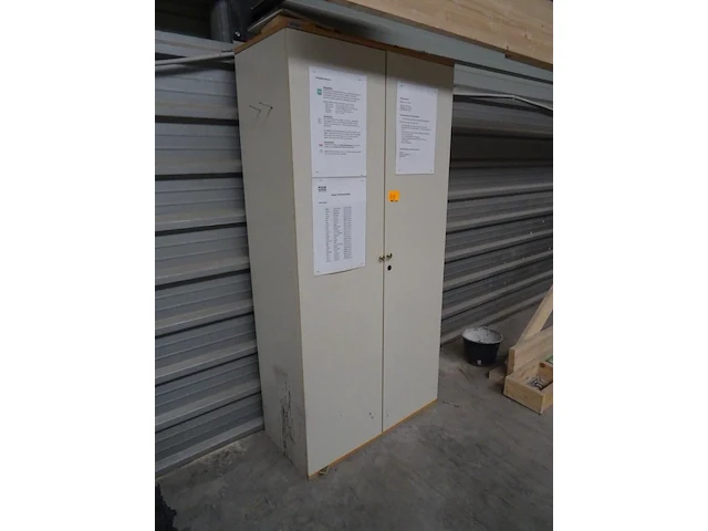 Kast met inhoud - afbeelding 2 van  7