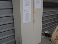 Kast met inhoud - afbeelding 2 van  7