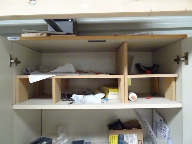 Kast met inhoud - afbeelding 4 van  7