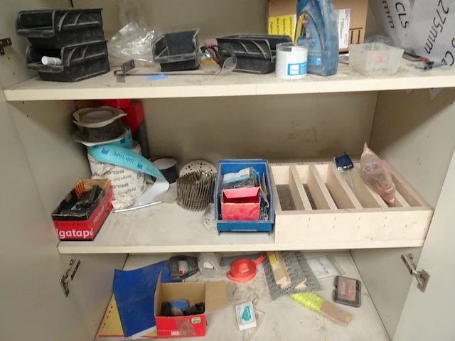 Kast met inhoud - afbeelding 6 van  7