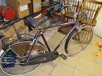 Kast met inhout w.o. keukenrobot kenwood, pedaaltrainer, elektrische grill tafel, stofzuiger nat en droog lavor gn-22 , droogrek, herenfiets libertas, enz - afbeelding 9 van  13