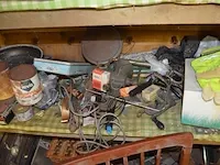 Kast met inhout w.o. keukenrobot kenwood, pedaaltrainer, elektrische grill tafel, stofzuiger nat en droog lavor gn-22 , droogrek, herenfiets libertas, enz - afbeelding 12 van  13