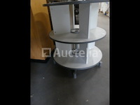 Kast, tafel en tourniquets - afbeelding 3 van  7