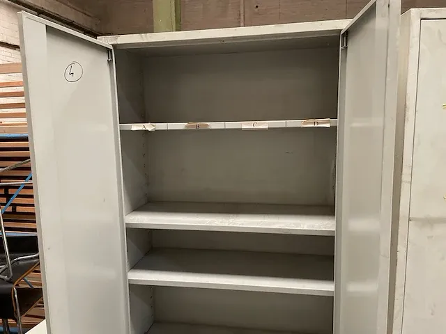 Kast - afbeelding 1 van  3