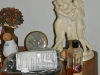 Kastje met 3 lades en inhoud - afbeelding 2 van  3