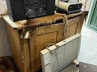 Kastje met diverse toestellen - afbeelding 1 van  5