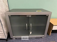 Kastje met melkglas deuren en 1 legger - afbeelding 1 van  3