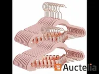 Kavel van 24 fluwelen hangers, tangen verwijderbaar - afbeelding 2 van  7