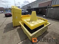 Kavel van 4 opvangbakken 2 van ibc2000i merk + 2 van merk niet bekend - afbeelding 1 van  6