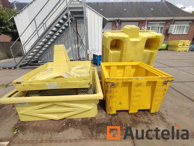 Kavel van 4 opvangbakken 2 van ibc2000i merk + 2 van merk niet bekend - afbeelding 6 van  6
