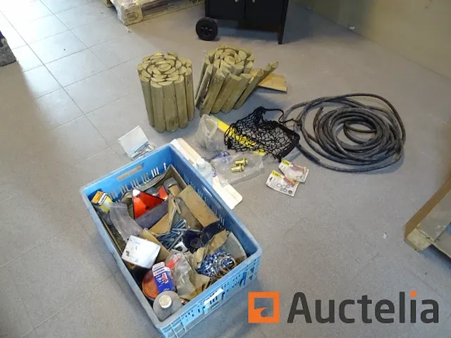 Kavel verschillend: stoepranden, luchtslang, ... - afbeelding 2 van  15