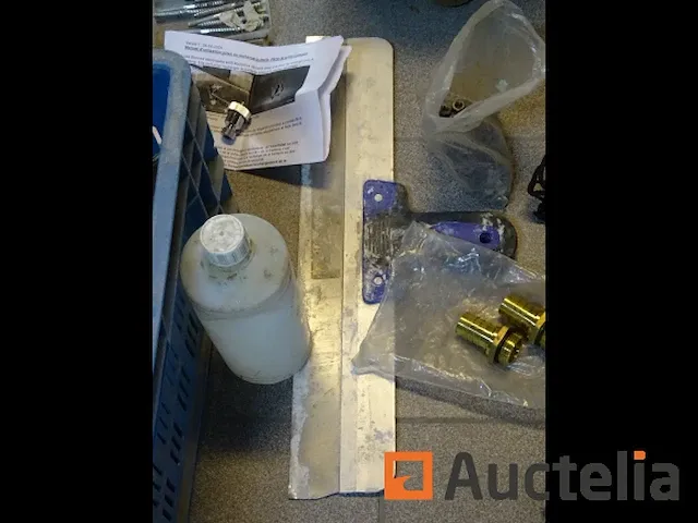 Kavel verschillend: stoepranden, luchtslang, ... - afbeelding 7 van  15