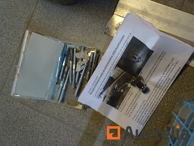 Kavel verschillend: stoepranden, luchtslang, ... - afbeelding 1 van  15