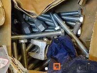 Kavel verschillend: stoepranden, luchtslang, ... - afbeelding 11 van  15