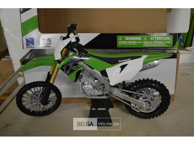 Kawasaki crossmotor schaal 1/16 - afbeelding 2 van  5