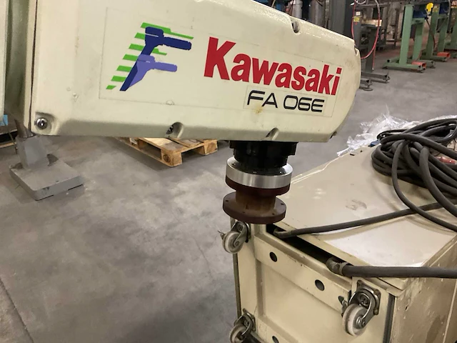 Kawasaki fa 06e robotarm met controller - afbeelding 10 van  12