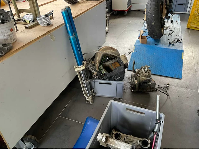 Kawasaki kx 250 moto - afbeelding 10 van  18