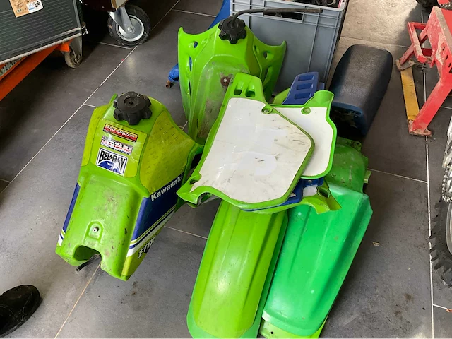 Kawasaki kx 250 moto - afbeelding 11 van  18