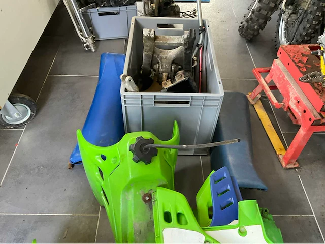 Kawasaki kx 250 moto - afbeelding 9 van  18