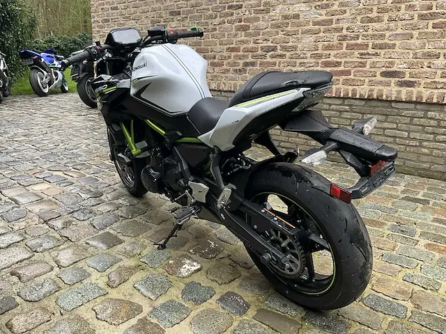 Kawasaki naked bike 650 motorfiets - afbeelding 16 van  18