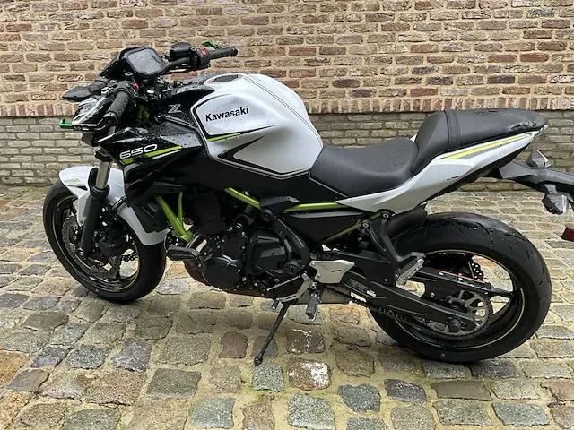 Kawasaki naked bike 650 motorfiets - afbeelding 17 van  18