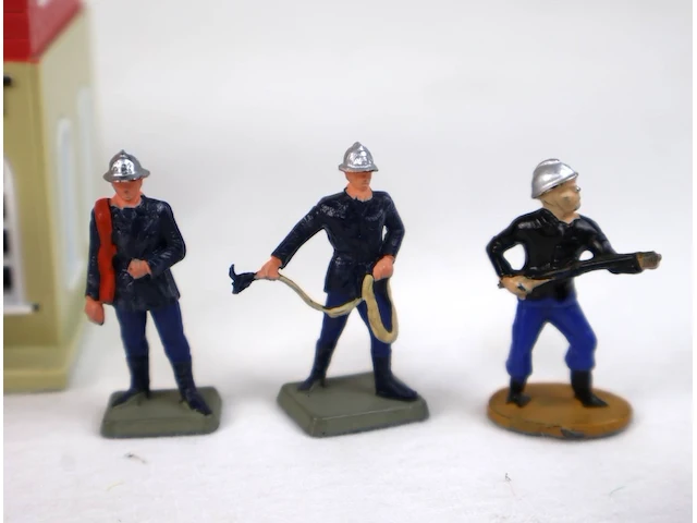 Kazerne tafereel - afbeelding 3 van  4