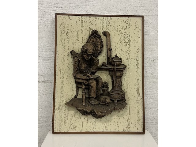 K+b52:c76unstwerkje op kader: "oude man aan stoofje" - afbeelding 1 van  2