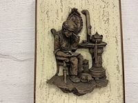 K+b52:c76unstwerkje op kader: "oude man aan stoofje" - afbeelding 2 van  2