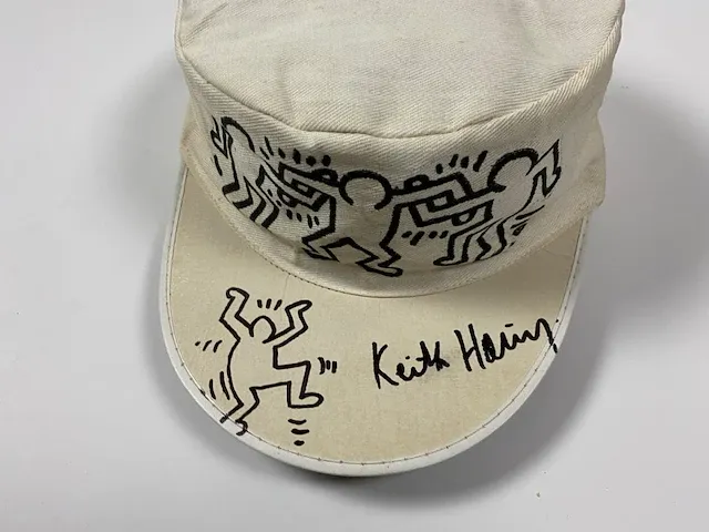 Keith haring - pet met originele tekening - afbeelding 2 van  4
