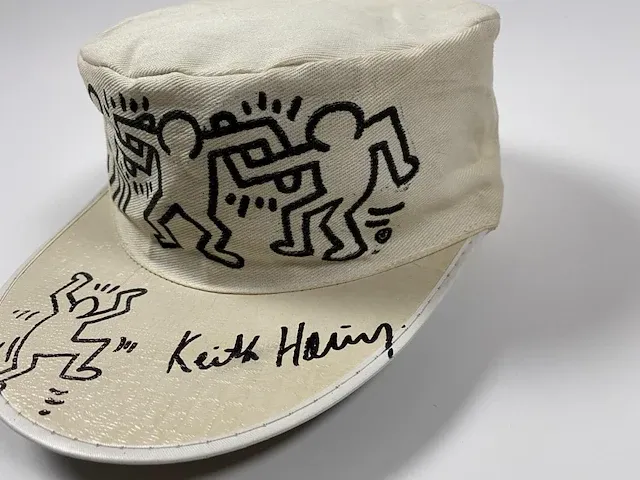 Keith haring - pet met originele tekening - afbeelding 4 van  4