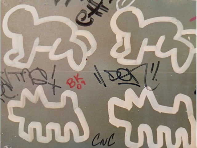 Keith haring radiant baby & barking dog - afbeelding 3 van  3