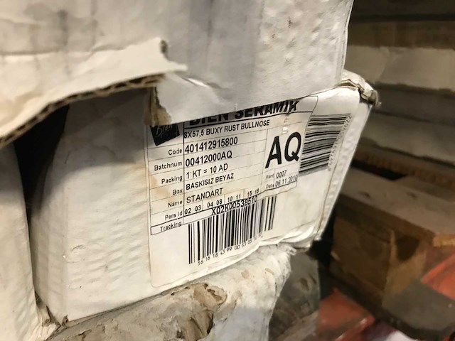 Keramische plinten/muurtegels ca. 285 lm, ca. 23m2 - afbeelding 2 van  3