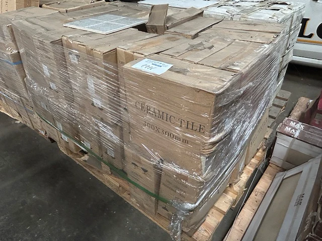 Keramische tegel 45 m² - afbeelding 1 van  4