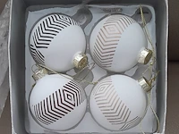Kerstbal wit bedrukt met goud en zilver