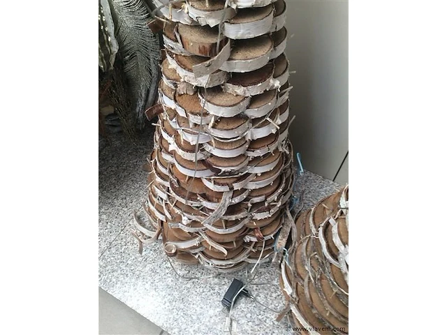 Kerstbomen met verlichting 2stuks (beschadigd) - afbeelding 3 van  3