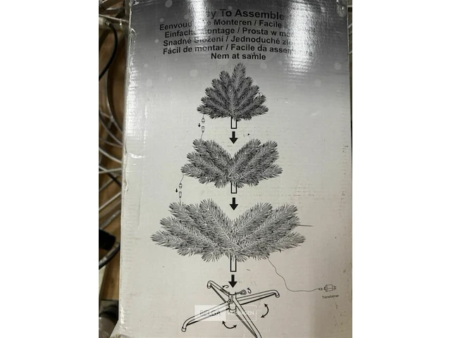Kerstboom met verlichting ± h 210cm - afbeelding 3 van  4