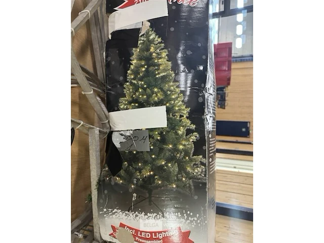 Kerstboom met verlichting ± h 210cm - afbeelding 4 van  4